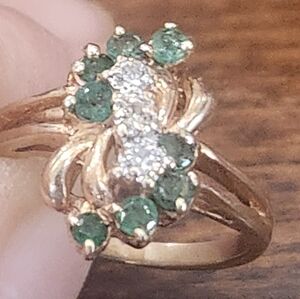10kt Gold Emerald And Natural Diamond Accents Floral Ring